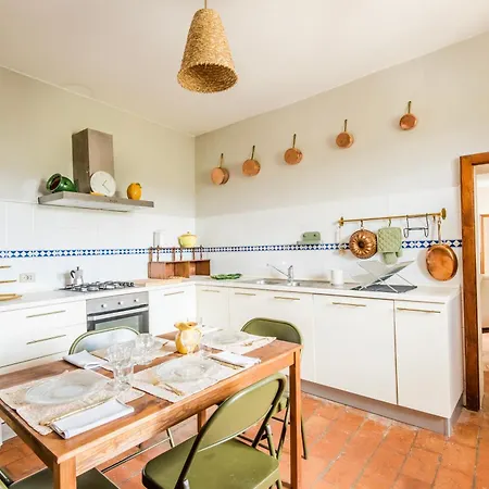 Family Tuscany Close Via Francigena - Happy