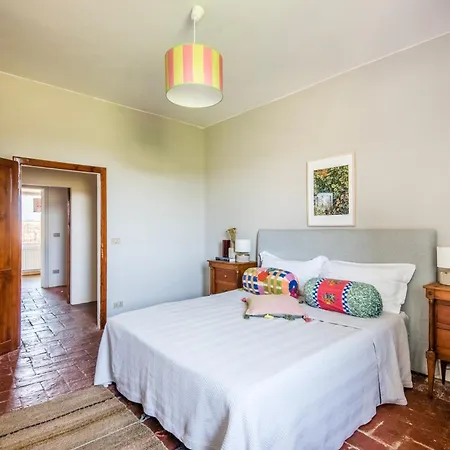 Family Tuscany Close Via Francigena - Happy