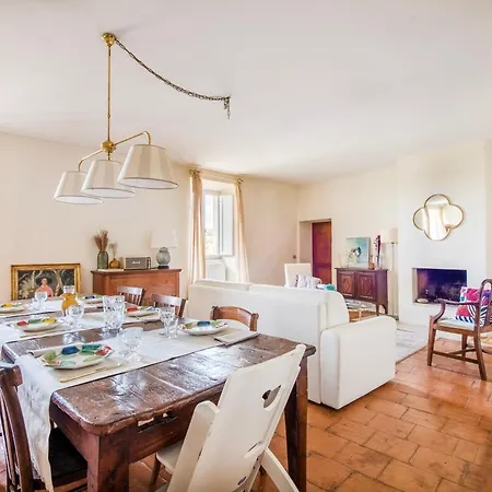 Daire Family Tuscany Close Via Francigena - Happy